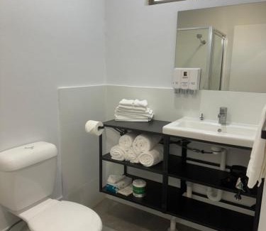 Longreach Hotel | Comfortable Longreach Motor Inn with Pool and Hot Tub