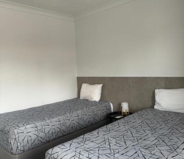 Longreach Hotel | Comfortable Longreach Motor Inn with Pool and Hot Tub