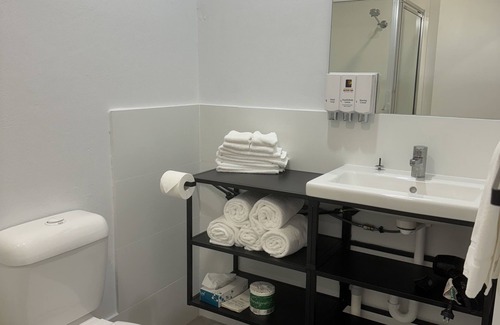 Longreach Hotel | Explore Longreach Motor Inn: Family-Friendly with Pool & Spa
