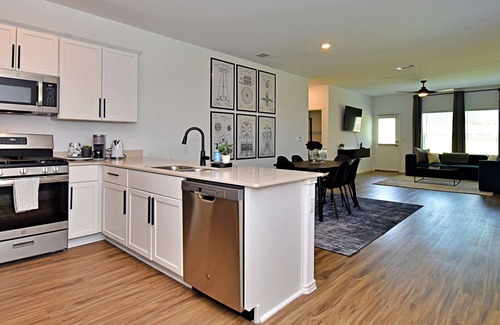 Del Valle House | Longterm Rental | Communal Pool, BBQ & Playgrounds