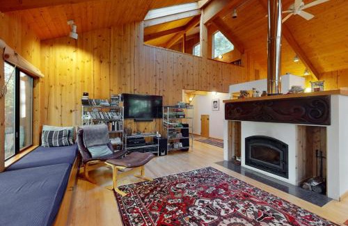 Sea Ranch House | Discover Longwell House: Family-Friendly with Pool & Hot Tub