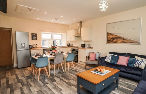 South Charlton Cottage | Cozy LONNON COTTAGE: Pet-Friendly Retreat with Fire