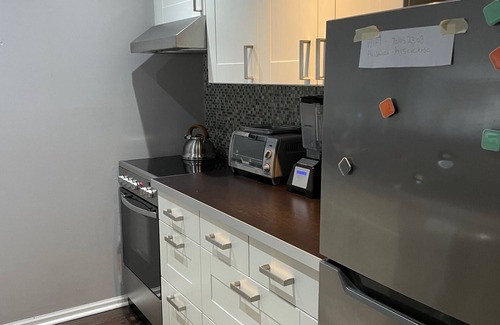 Lower Lonsdale Apartment | Explore Lonsdale Quay Apartment: Pet & Child Friendly Stay