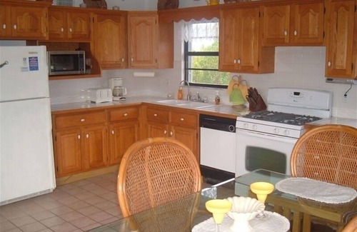 Breezeswept Beach Estates House | Ocean View Looe Key Villa - 3 Balconies & Pet Friendly