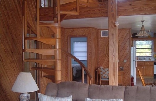 Breezeswept Beach Estates House | Ocean View Looe Key Villa - 3 Balconies & Pet Friendly