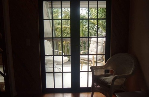 Breezeswept Beach Estates House | Ocean View Looe Key Villa - 3 Balconies & Pet Friendly