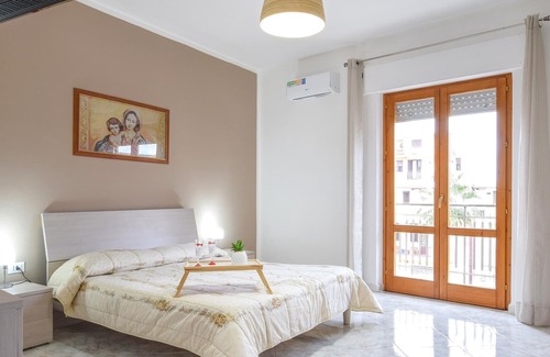 Altavilla Milicia Apartment | Look forward to a relaxing vacation in this practical vacation apartment.