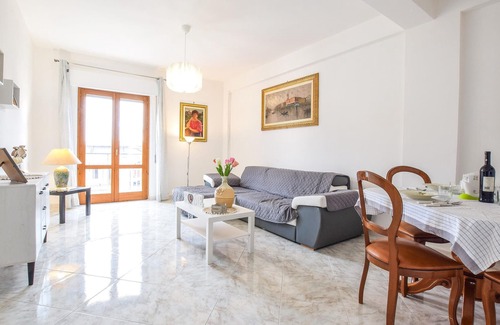 Altavilla Milicia Apartment | Look forward to a relaxing vacation in this practical vacation apartment.