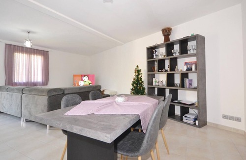 Loriol-du-Comtat House | Look forward to a sunny vacation in Carpentras.