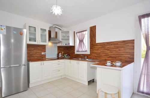 Loriol-du-Comtat House | Look forward to a sunny vacation in Carpentras.