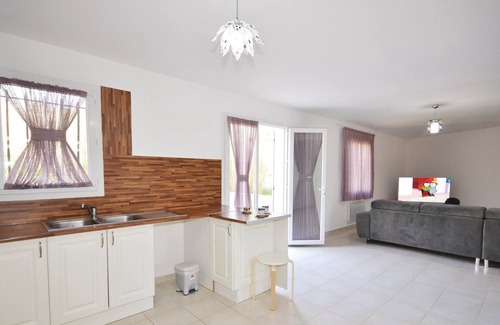 Loriol-du-Comtat House | Look forward to a sunny vacation in Carpentras.