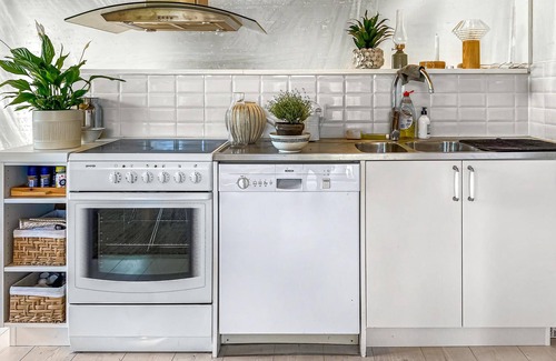 Traslovslage House | Family Fishing Getaway with Oceanfront Views and Spa Amenities
