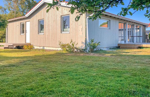 Traslovslage House | Family Fishing Getaway with Oceanfront Views and Spa Amenities