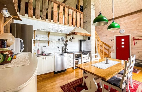 Svanesund House | Experience a Delightful Holiday Home by the Ocean