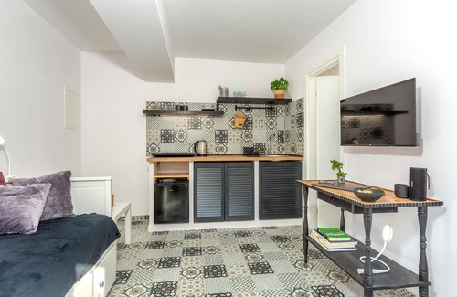 Bogovici Apartment | Experience a Memorable Stay in Our Oceanfront Apartment