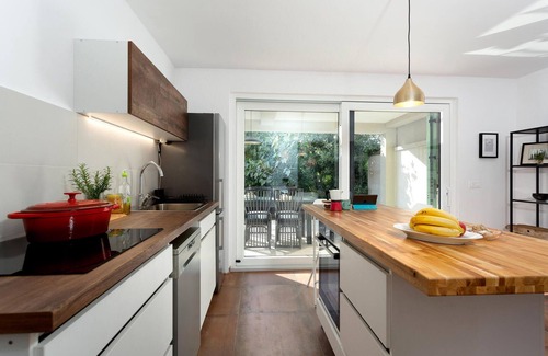 Bogovici Apartment | Embrace a Relaxing Stay in Our Oceanfront Vacation Apartment