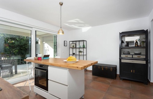 Bogovici Apartment | Embrace a Relaxing Stay in Our Oceanfront Vacation Apartment