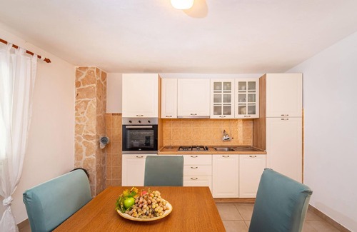 Policnik House | Experience a Delightful Vacation in Scenic Countryside Cottage