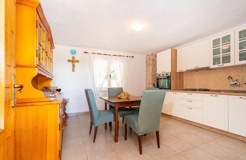 Policnik House | Experience a Delightful Vacation in Scenic Countryside Cottage