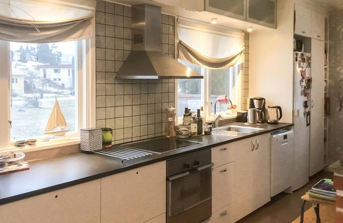 Hagernas House | Experience Family Fun at Cottage in Viggbyholm by Lake