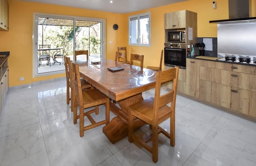 Ansouis House | Discover Nature Retreats with Pool & Lake Views Awaiting You