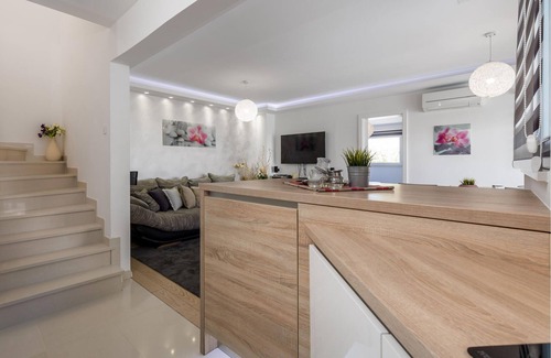 Kolanjski Gajac House | Experience a Dream Vacation in Pag-Novalja with Ocean Views