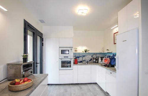 Saint-Romans House | Enjoy a Relaxing Vacation Home with Outdoor Hot Tub