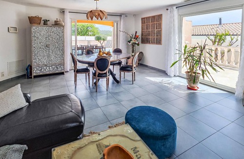 Vailhauques House | Look forward to this family-friendly vacation home with swimming pool.