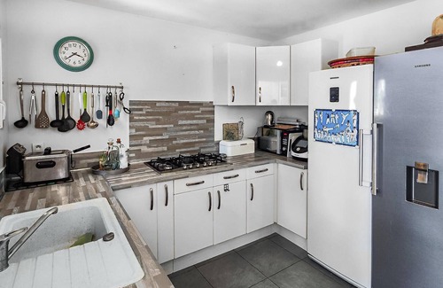 Vailhauques House | Look forward to this family-friendly vacation home with swimming pool.