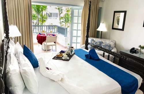 Hastings Hotel | Relax in 2 Units with Balcony Near Bay Street Esplanade