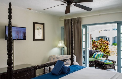 Hastings Hotel | Relax in 2 Units with Balcony Near Bay Street Esplanade
