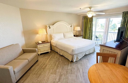 Crystal Harbour Resort | Discover Beachfront Bliss with Pool & Family-Friendly Rooms