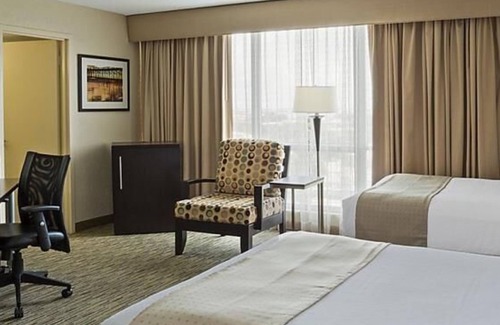 Miami Springs Hotel | Discover Classy Units with Pool Near Marlins Park!