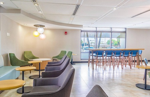 Miami Springs Hotel | Discover Classy Units with Pool Near Marlins Park!