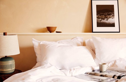 Montauk Hotel | Convenient Stay with Free Parking & Breakfast Near Kirk Park