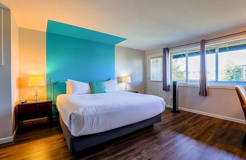 Seaside Hotel | Discover Modern Pet-Friendly Units with River Views!