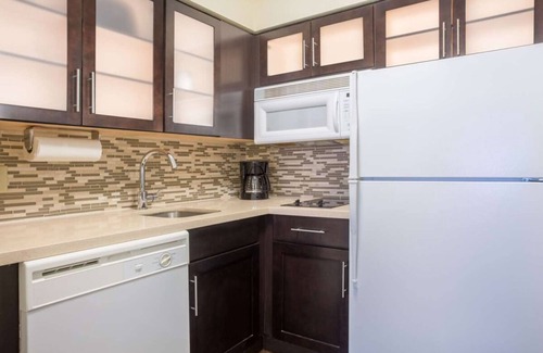 Dunwoody Apartment | Modern 1BR Suite with Kitchen & Pet-Friendly Amenities