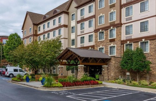 Dunwoody Apartment | Modern 1BR Suite with Kitchen & Pet-Friendly Amenities