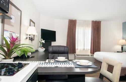 Anaheim Resort Resort | Discover Comfort: Kitchenette & Pet-Friendly Near Ponderosa Park
