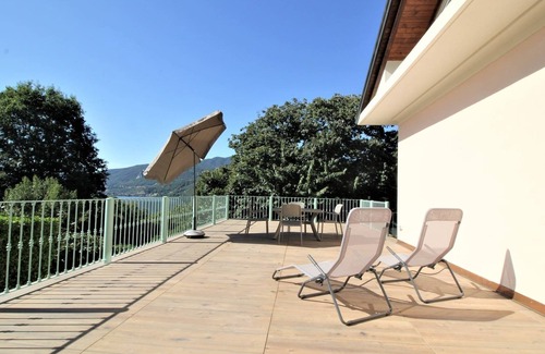 Pettenasco Apartment | Looking for a lake view
