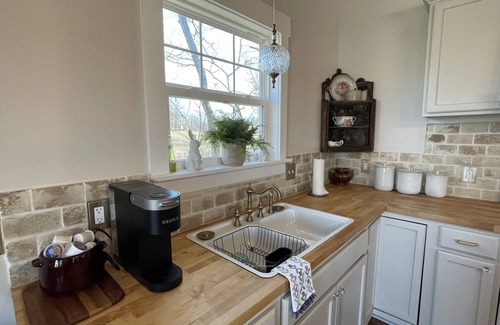 Johnson County Cottage | Discover Your Ideal Urban Escape with Pool and Spa