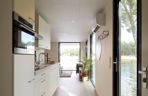 Maasbree House | Looking for a relaxing getaway close to the water? Then this vacation home located directly on a lak