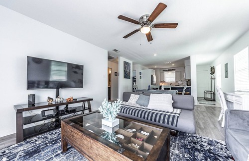 Clear Lake Shores House | Family-Friendly Retreat at Casa Verde with Ocean Views