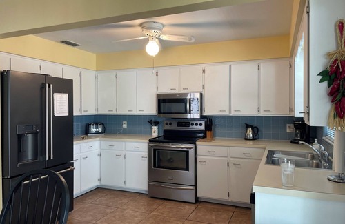 Lake Alfred House | Relaxation Awaits Near Legoland and Disney with Spa Access