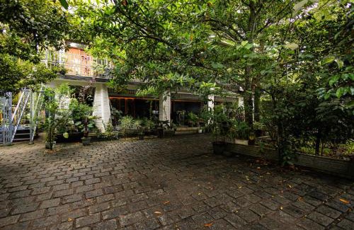 Alwaye House | Family-Friendly Getaway at Looking Glass by Roamhome