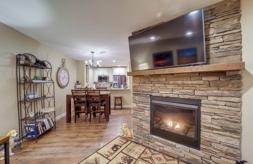 Banner Elk Apartment | Cozy Banner Elk Condo with Fireplace and Scenic Deck