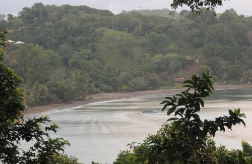 Drake Bay Cabin | Oceanfront LookOut DrakeBay: Guest Rated 9/10 & Pet Friendly
