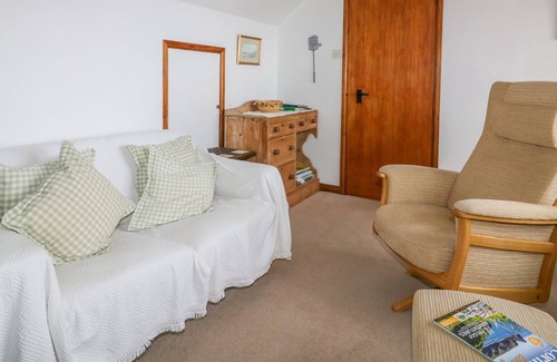 Polperro Apartment | LOOKOUT, family friendly, character holiday cottage in Polperro