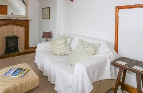 Polperro Apartment | LOOKOUT, family friendly, character holiday cottage in Polperro