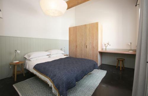 West Compton House | Family-Friendly Lookout with Pet Hospitality